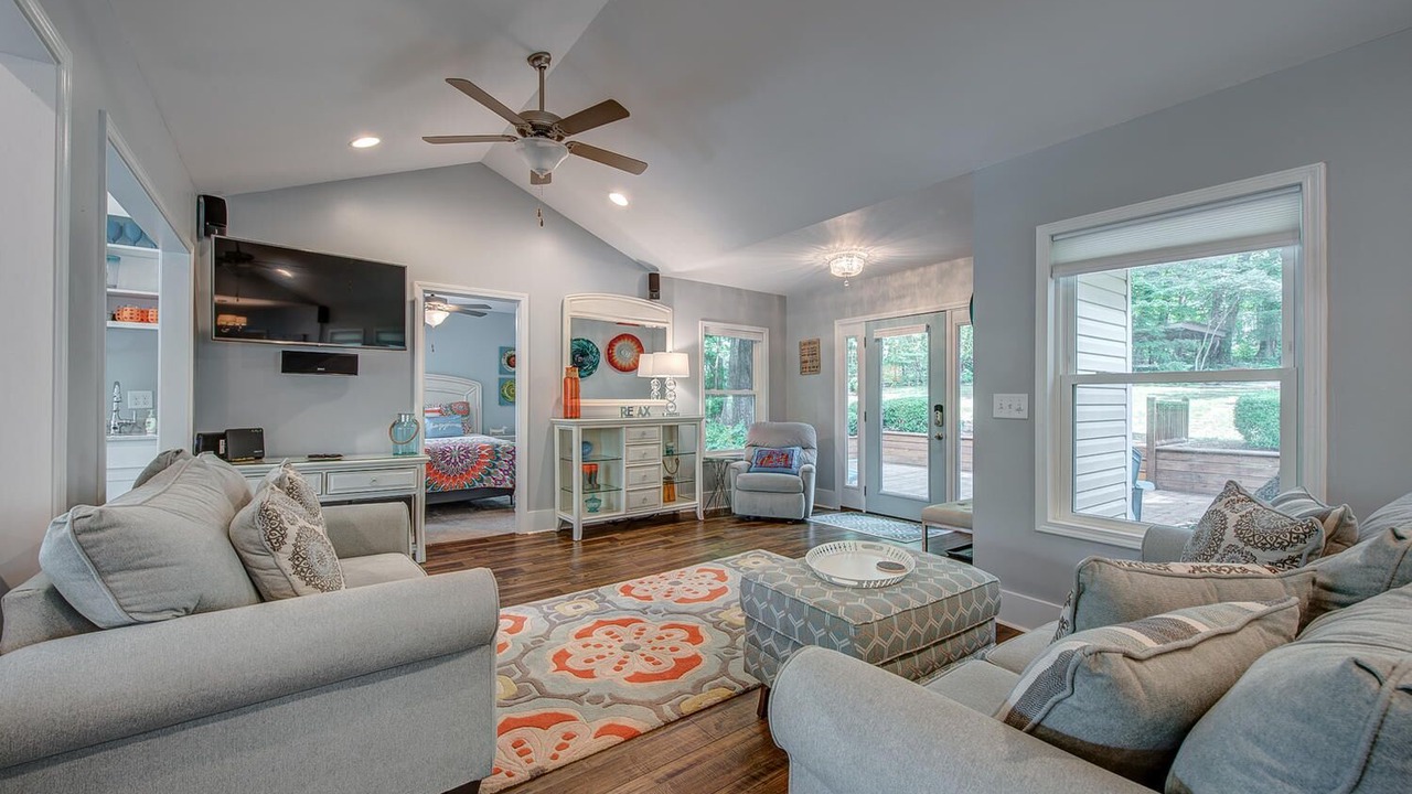 Photo of Livingroom in Belmont
