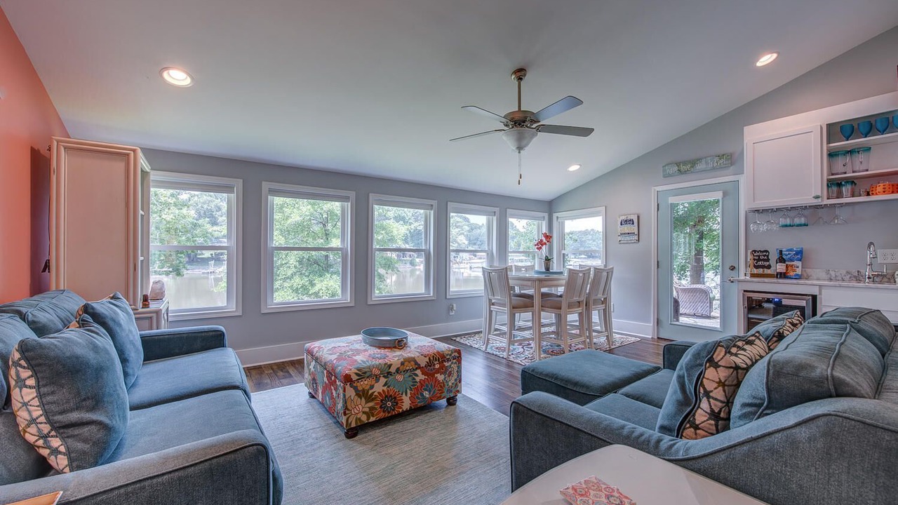 Photo of Livingroom in Belmont