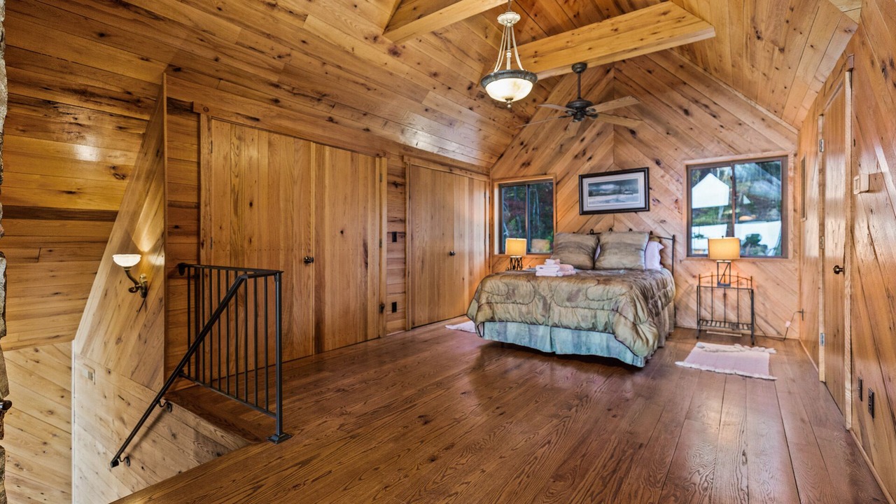 Photo of Bedroom in King