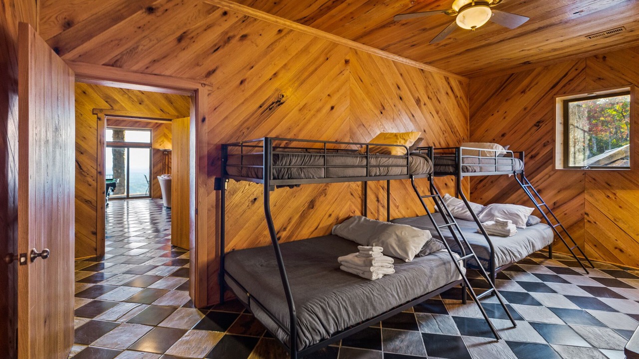 Photo of Bedroom in King