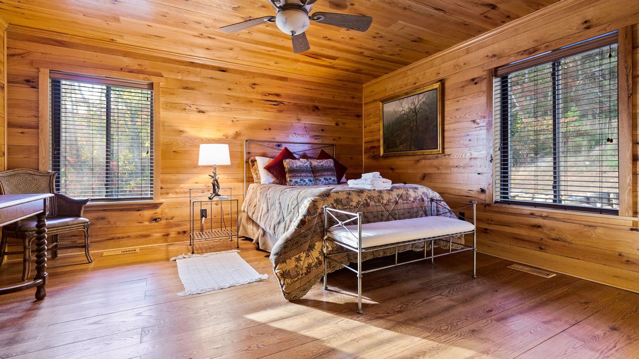 Photo of Bedroom in King