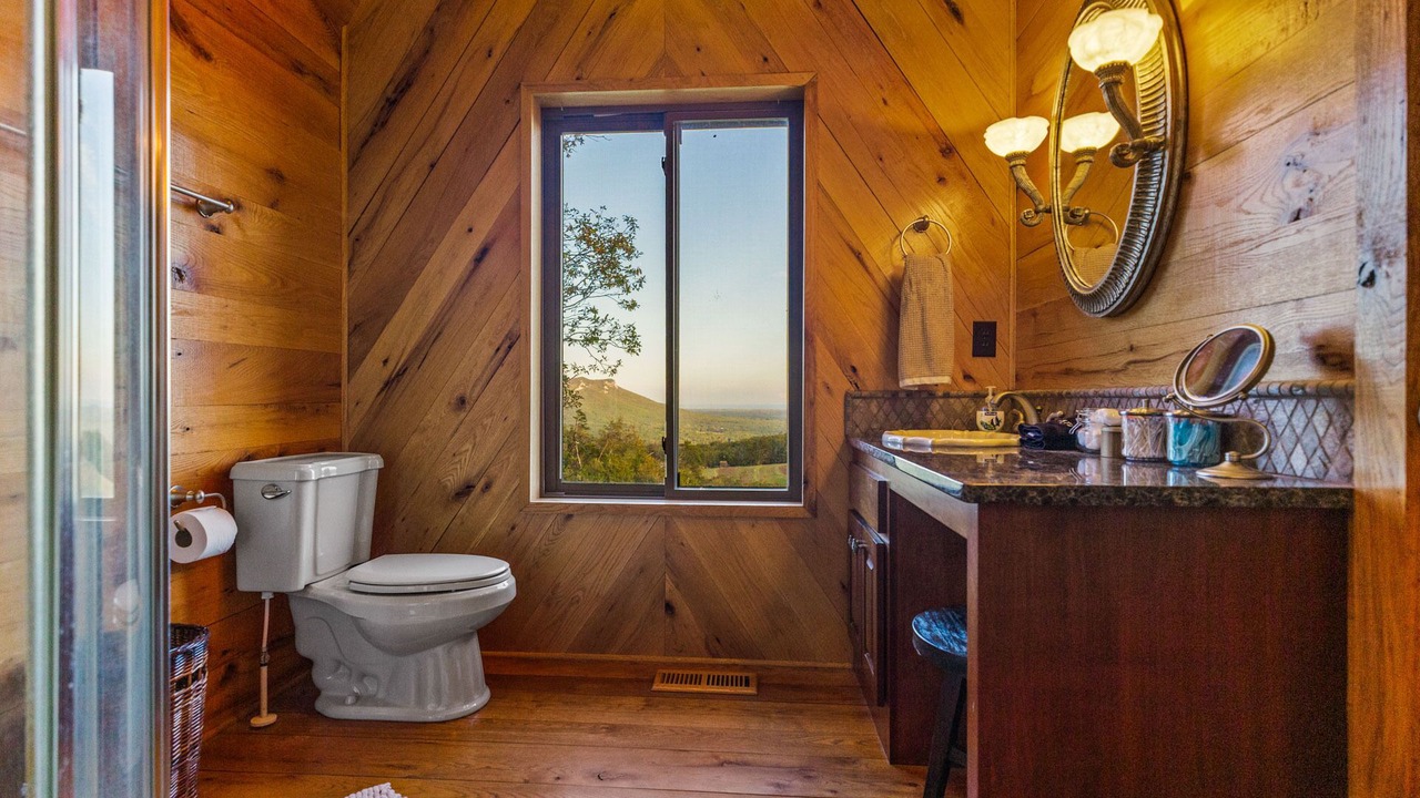 Photo of Bathroom in King
