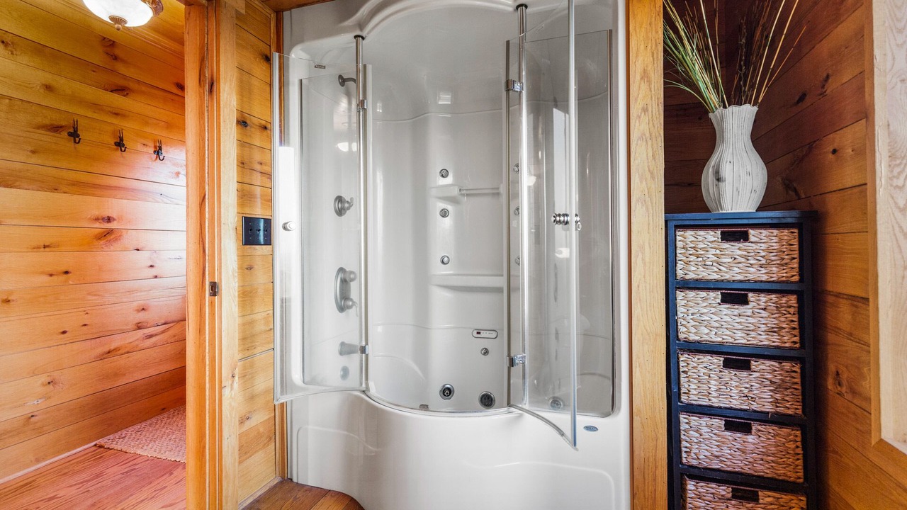 Photo of Bathroom in King