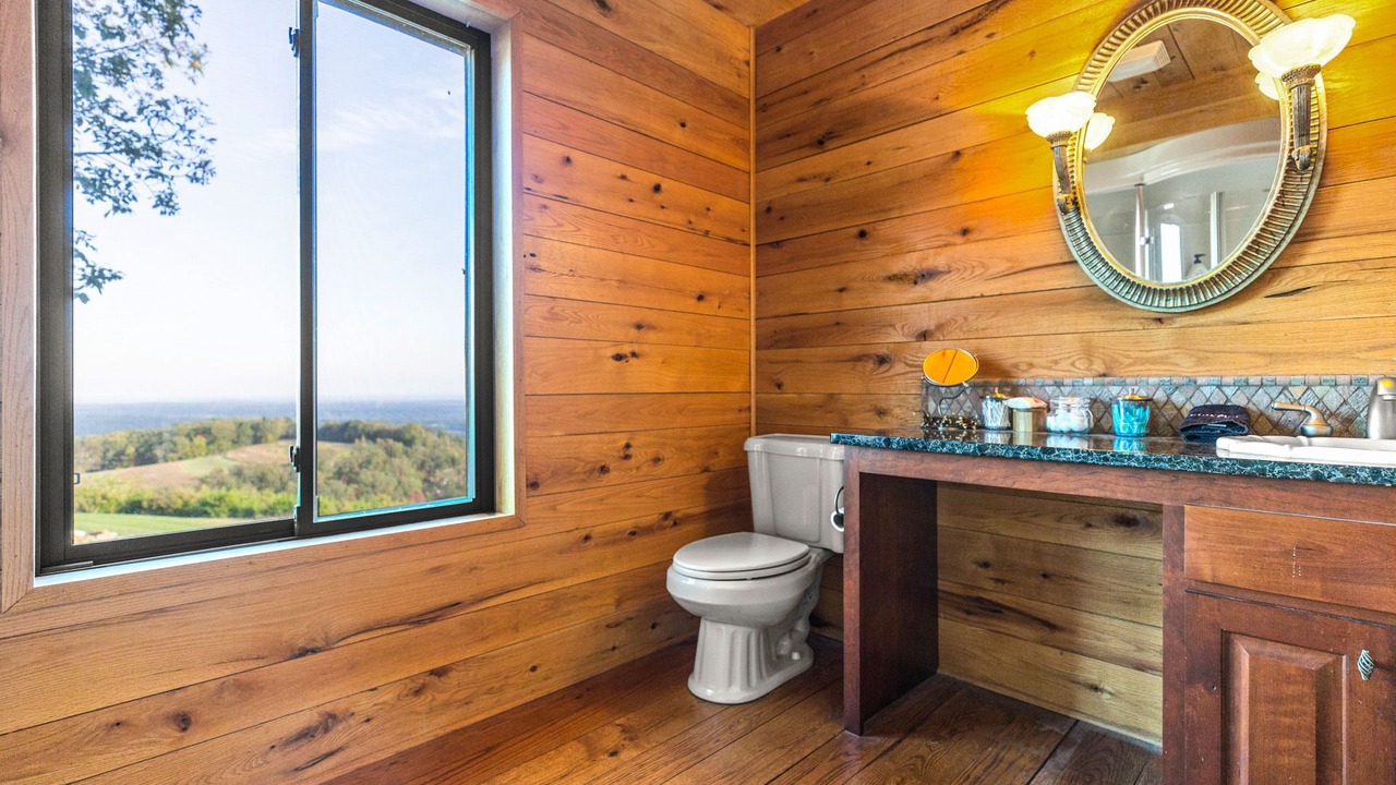 Photo of Bathroom in King