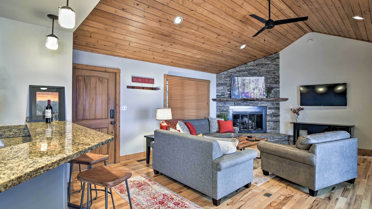 Photo of Livingroom in Blowing Rock