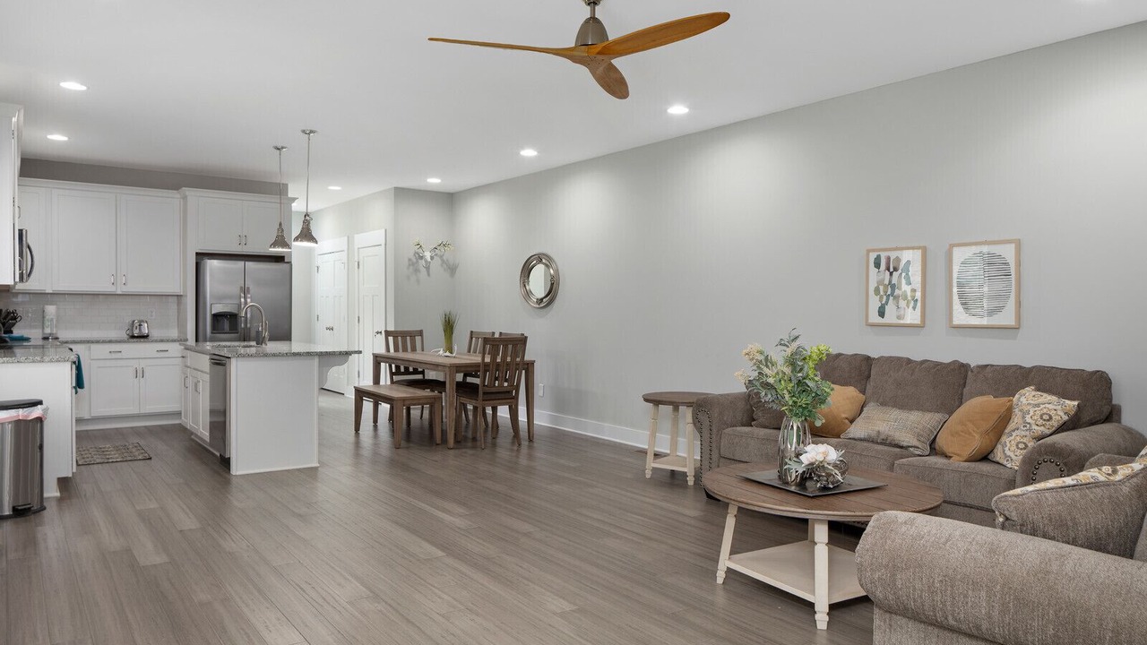 Photo of Livingroom in Talbot's Corner