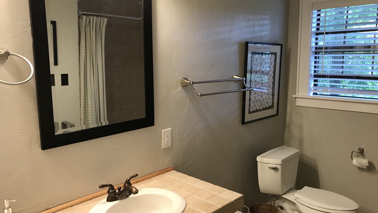 Photo of Bedroom in Glenville