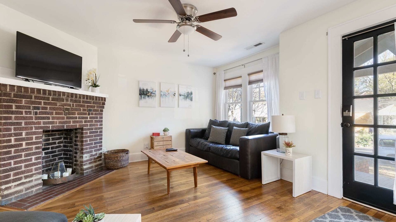 Photo of Livingroom in Downtown