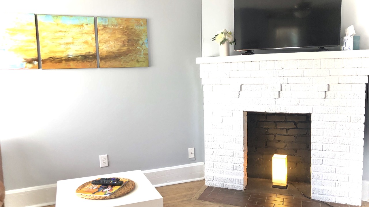 Photo of Livingroom in Downtown
