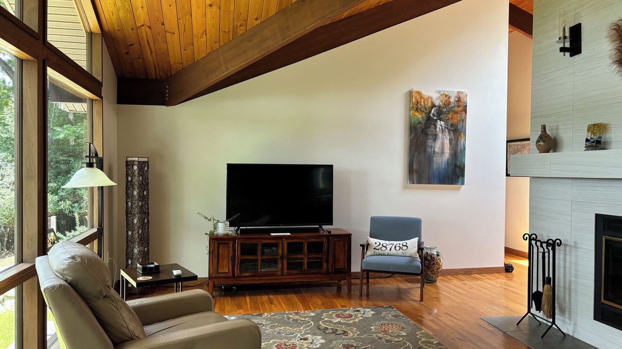 Photo of Livingroom in Pisgah Forest
