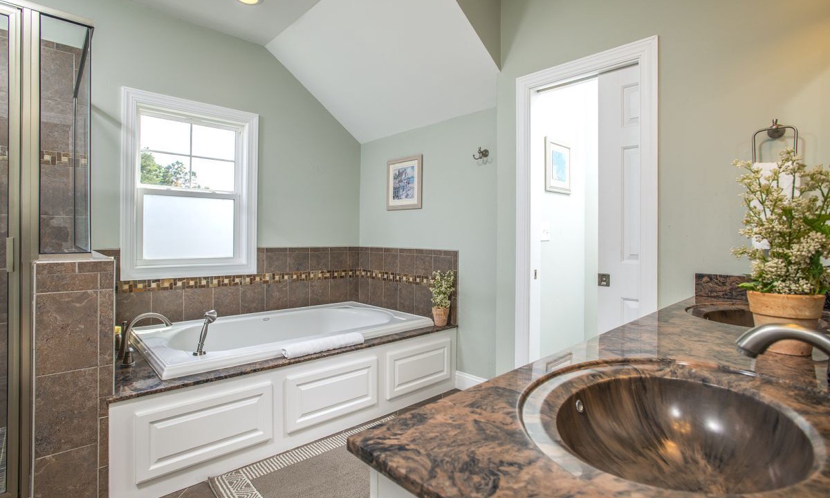 Photo of Bathroom in Straits