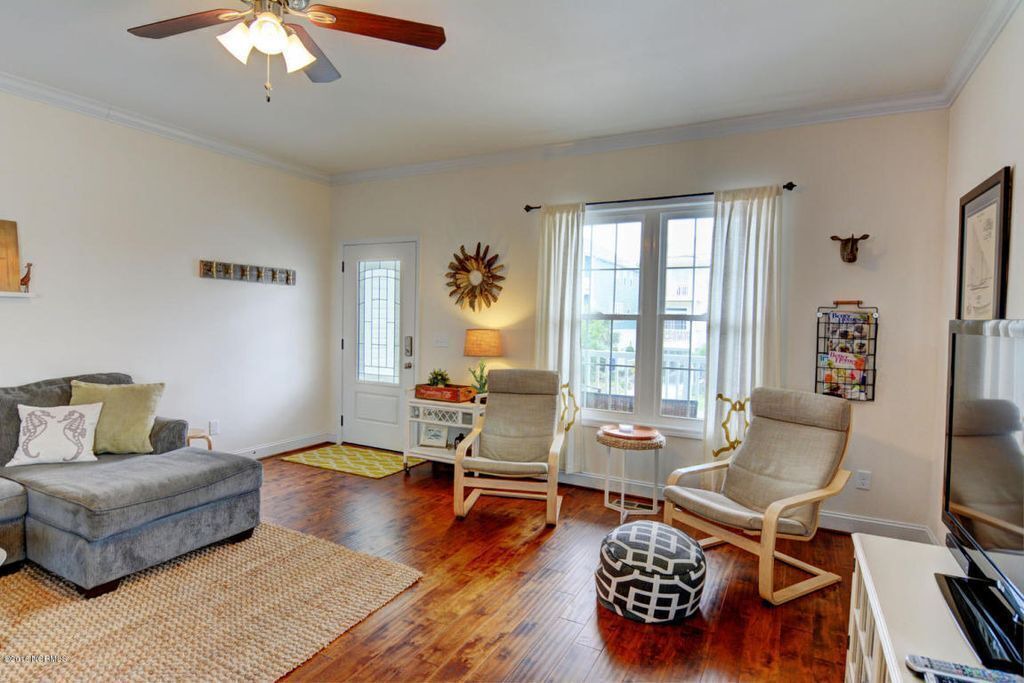 Photo of Livingroom in Wilmington Beach