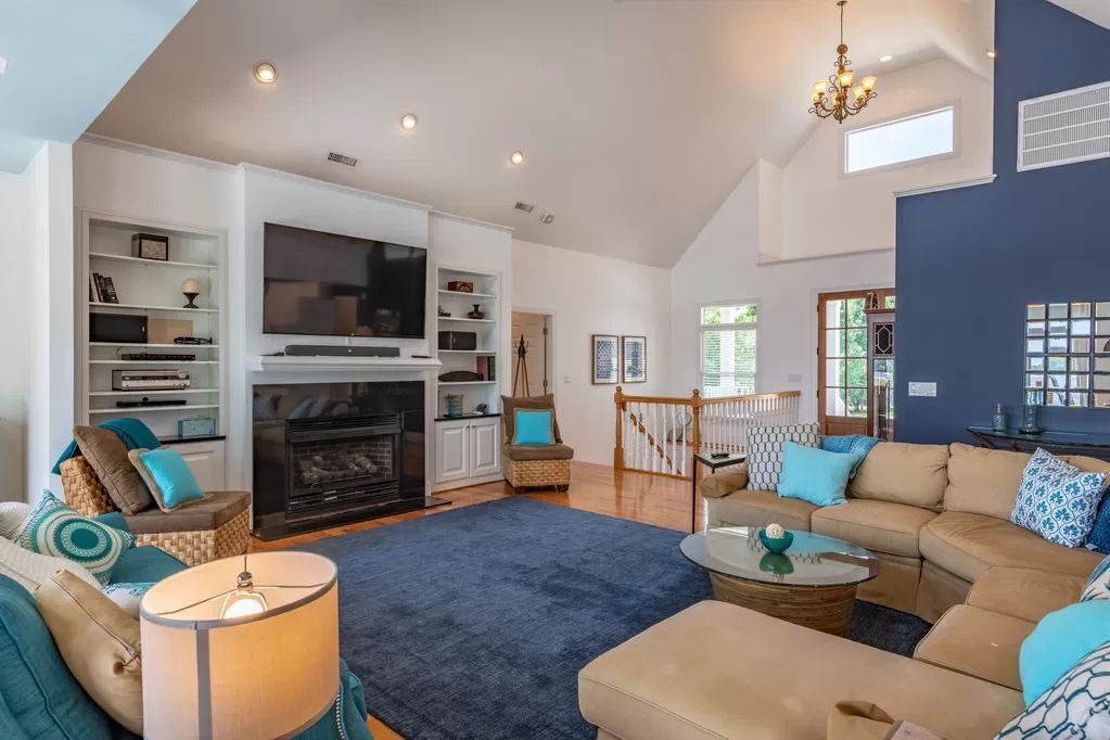 Photo of Livingroom in Olde Ferry Estates