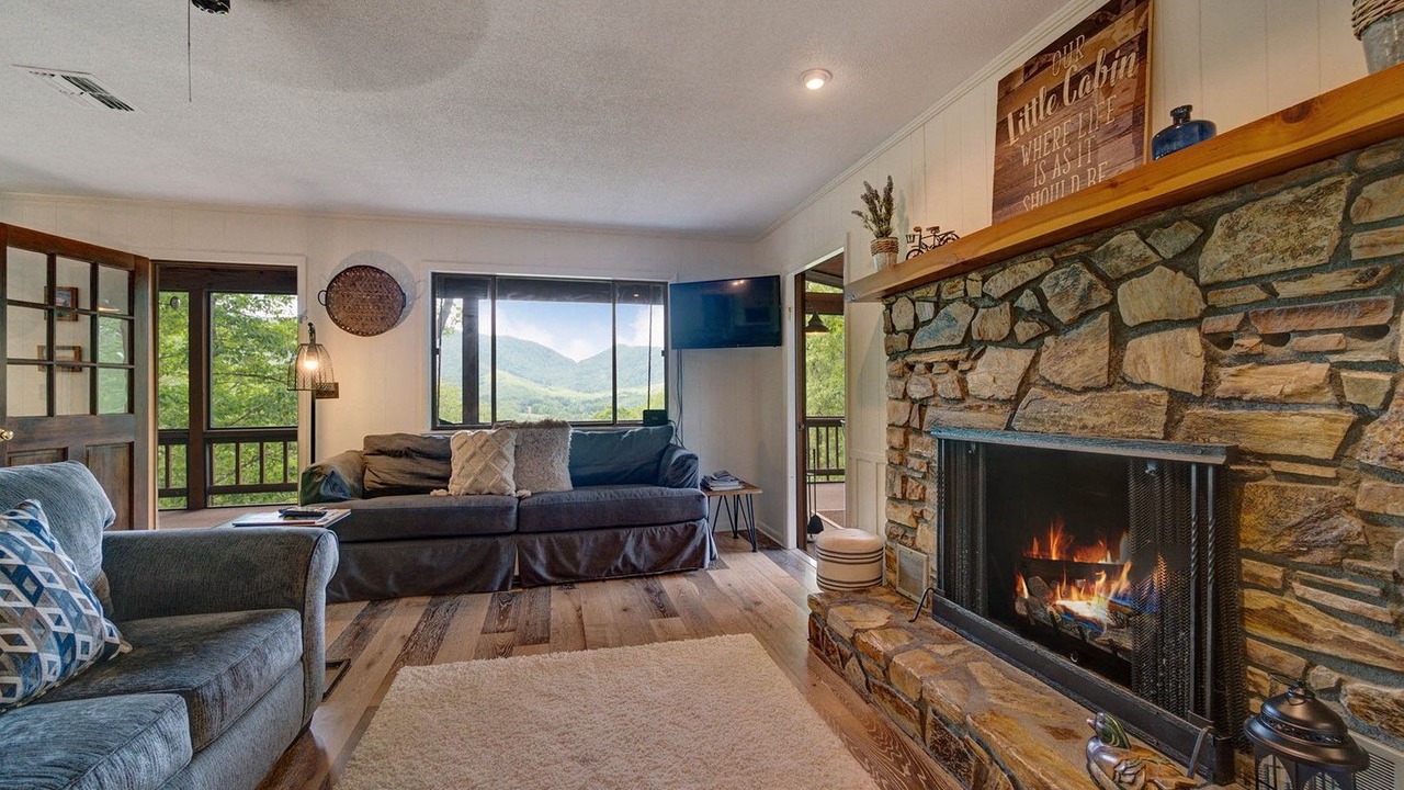 Photo of Livingroom in Robbinsville