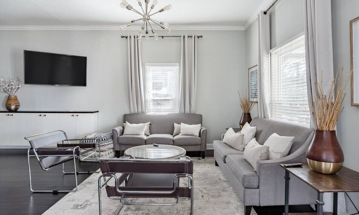 Photo of Livingroom in Third Ward