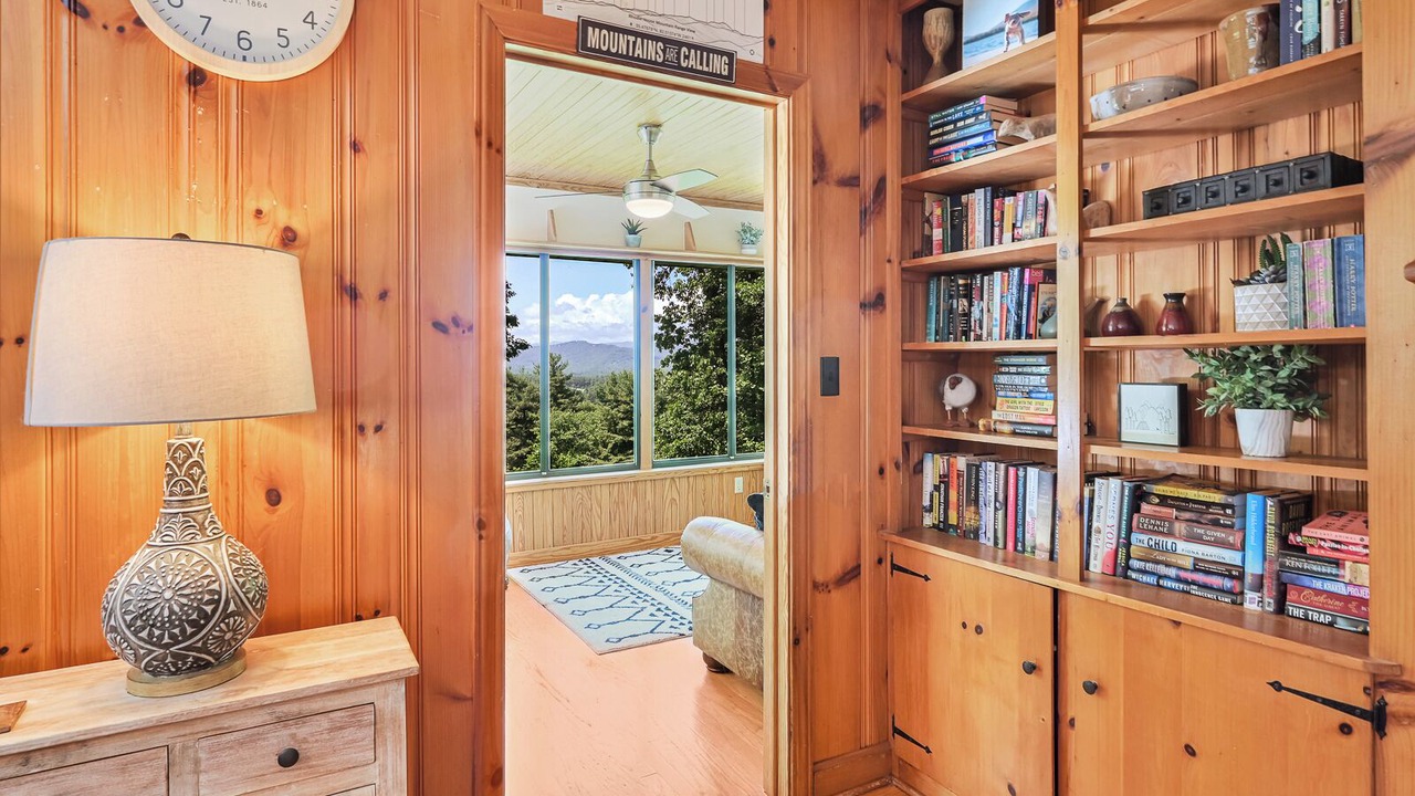 Photo of Bedroom in Royal Pines