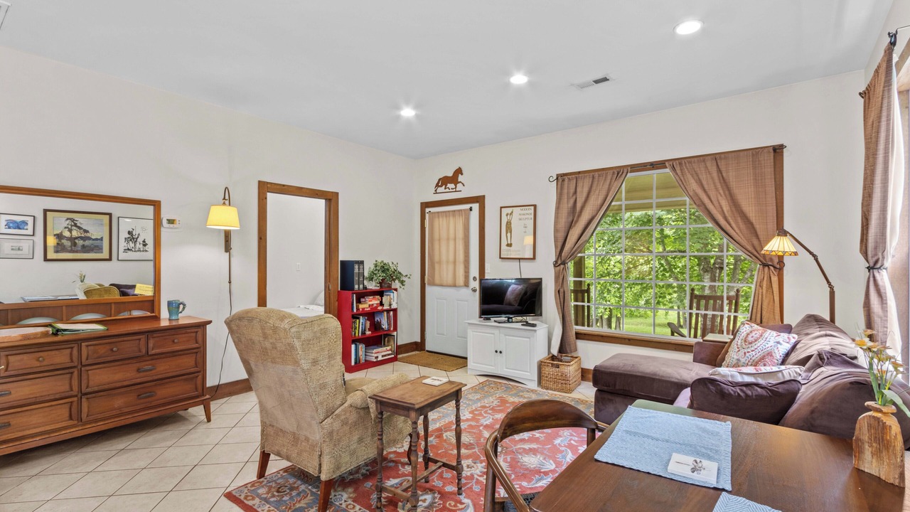 Photo of Livingroom in Barium Springs