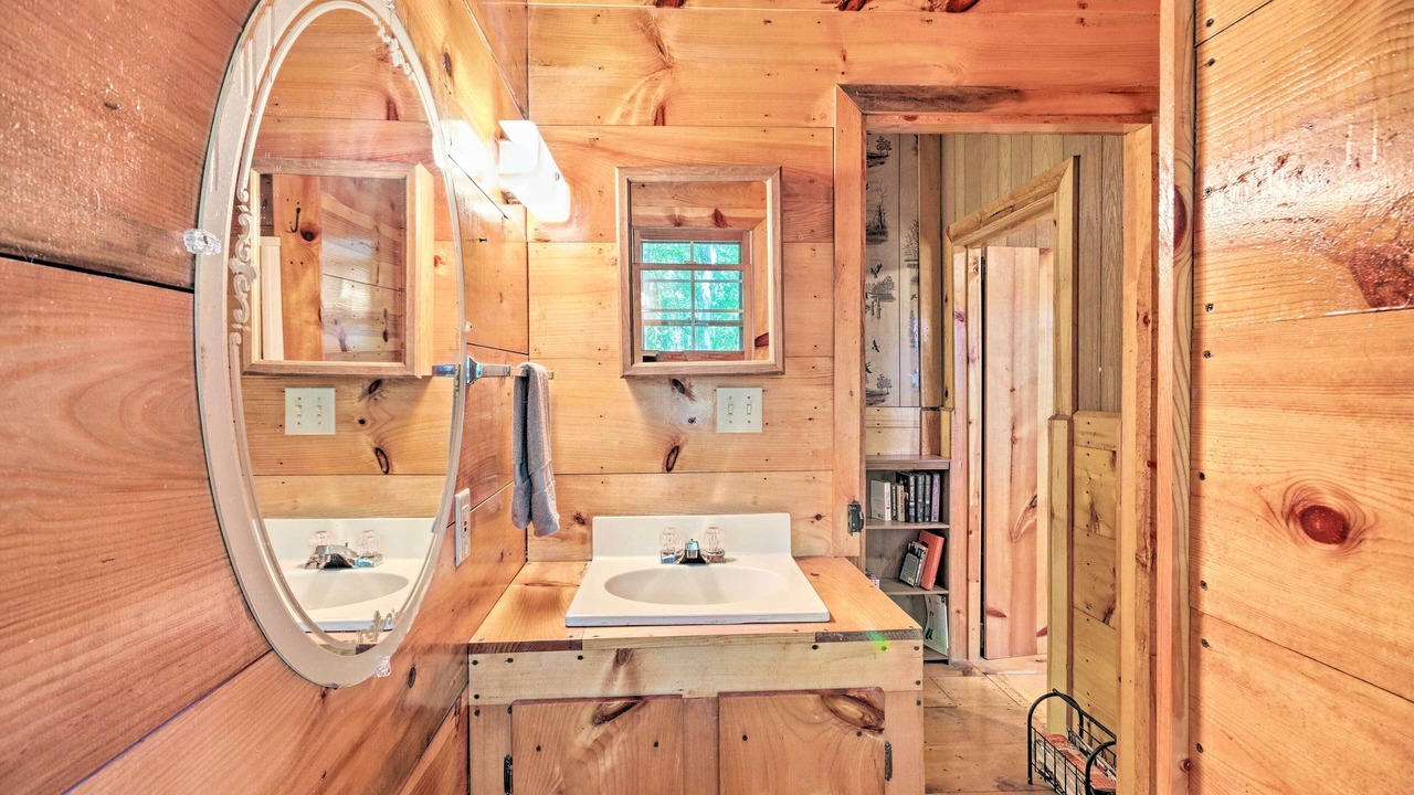 Photo of Bathroom in Barnardsville