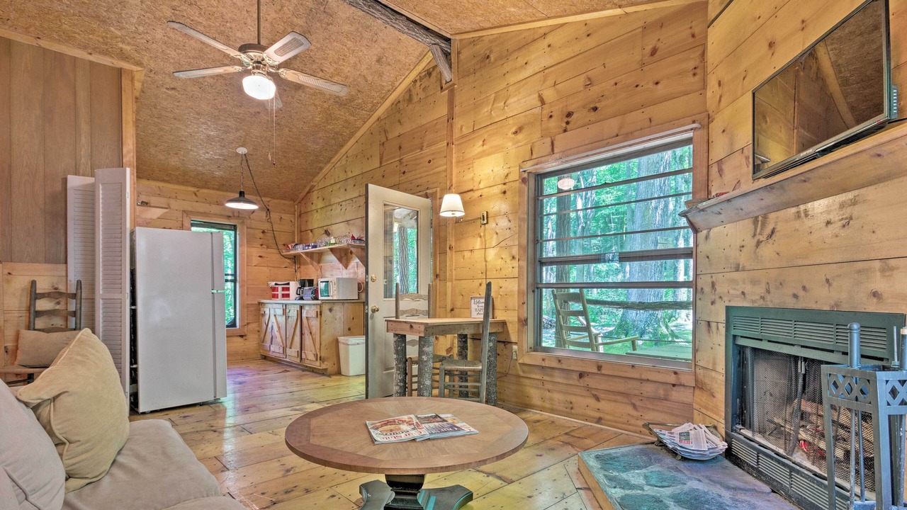 Photo of Bedroom in Barnardsville