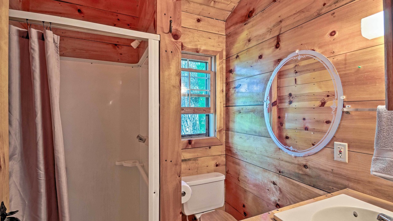 Photo of Bathroom in Barnardsville