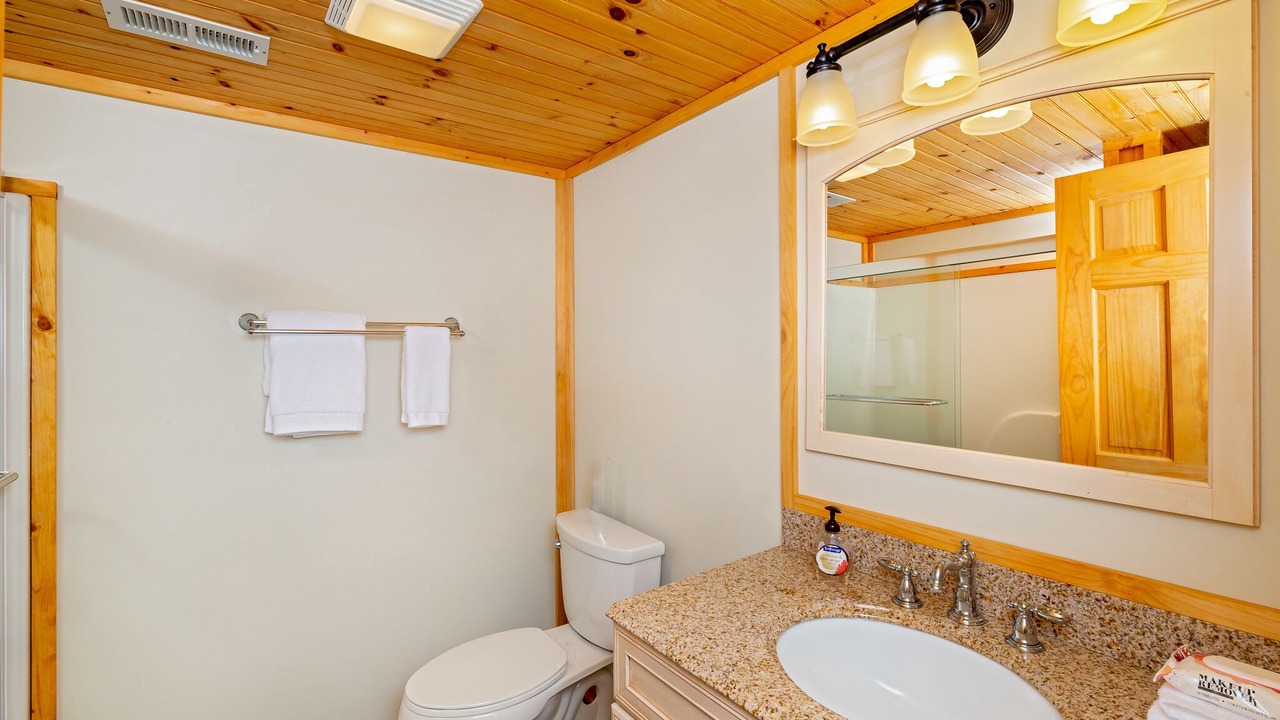 Photo of Bathroom in Old Fort