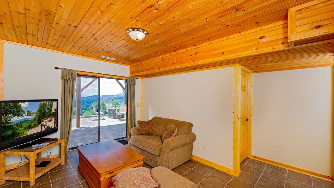 Photo of Livingroom in Old Fort