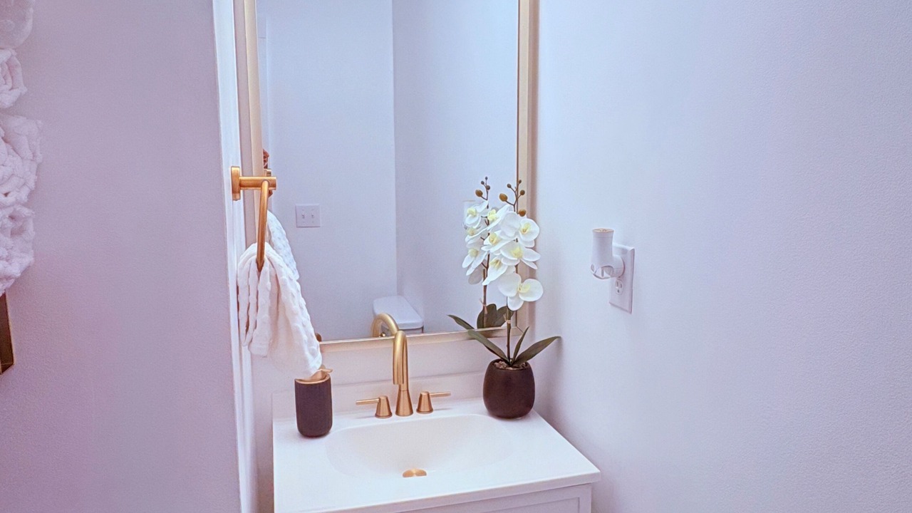 Photo of Bathroom in Crisp