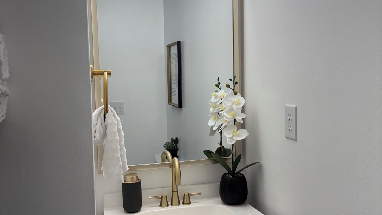 Photo of Bathroom in Crisp