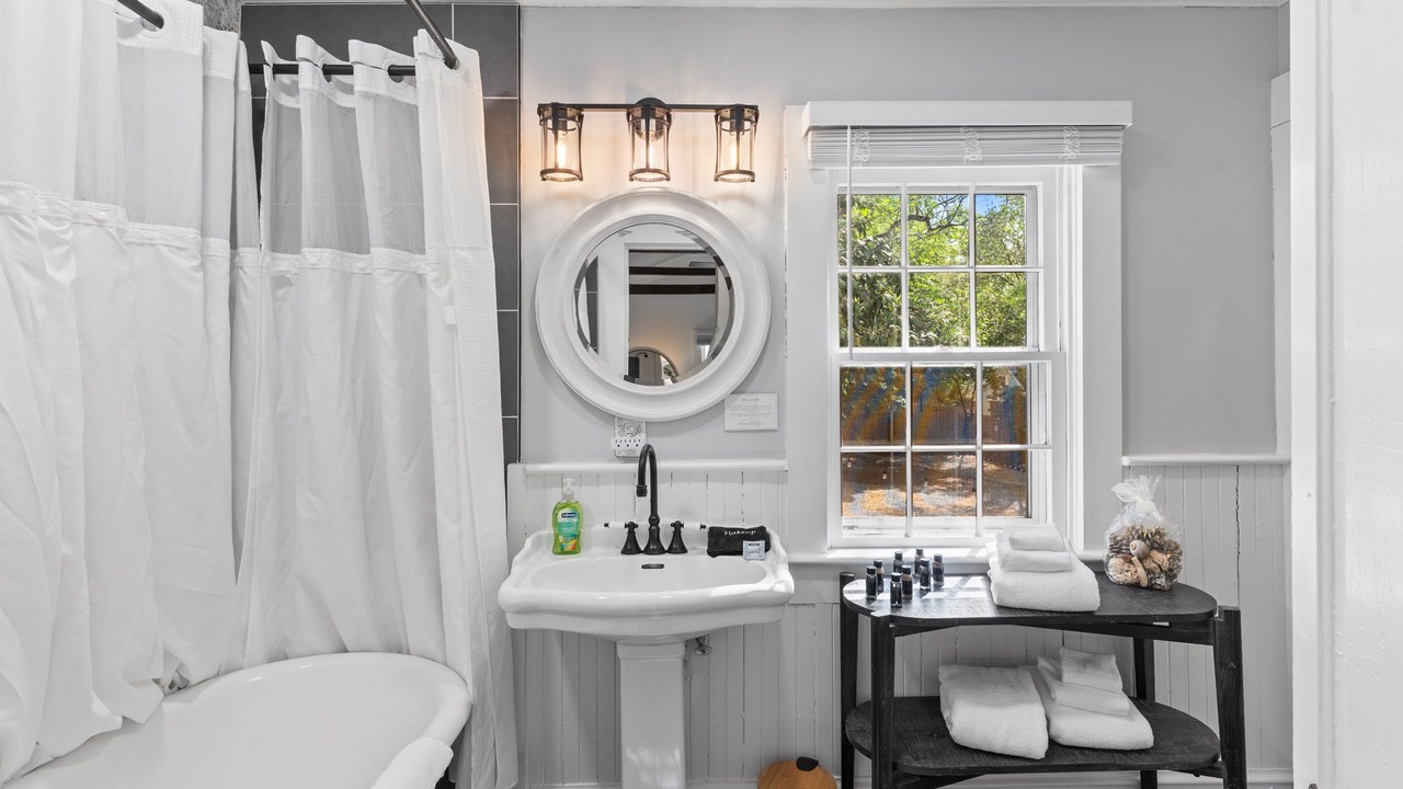 Photo of Bathroom in Wilmington Historic District