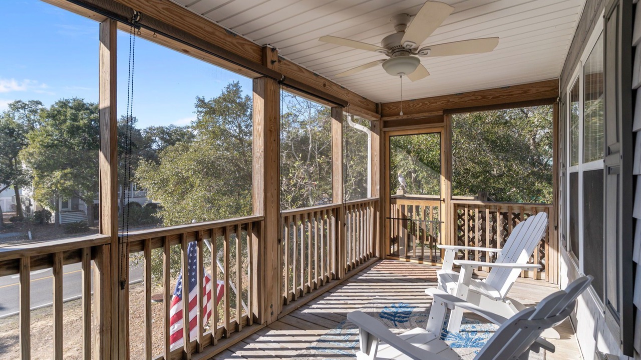 Photo of Patio Balcony in Tranquil Harbour