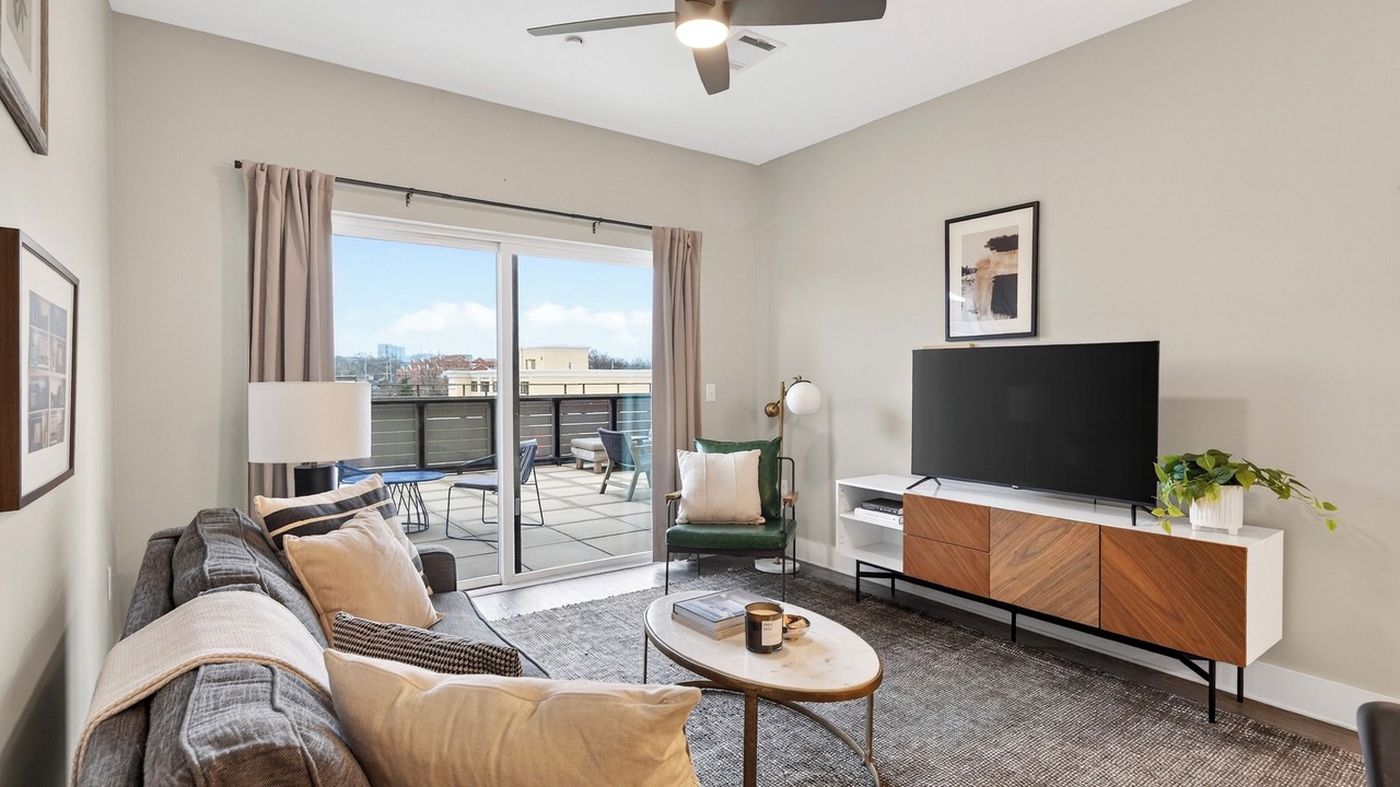 Photo of Livingroom in Hillsboro Village