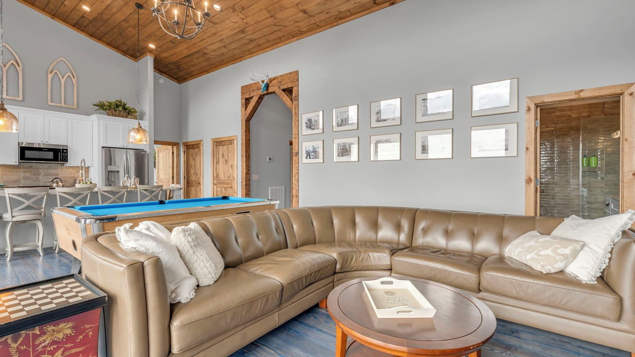 Photo of Livingroom in West Jefferson