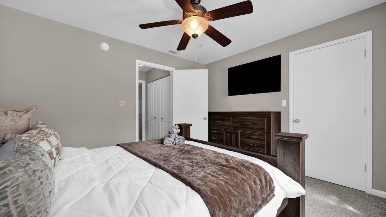 Photo of Bedroom in Crestline Heights