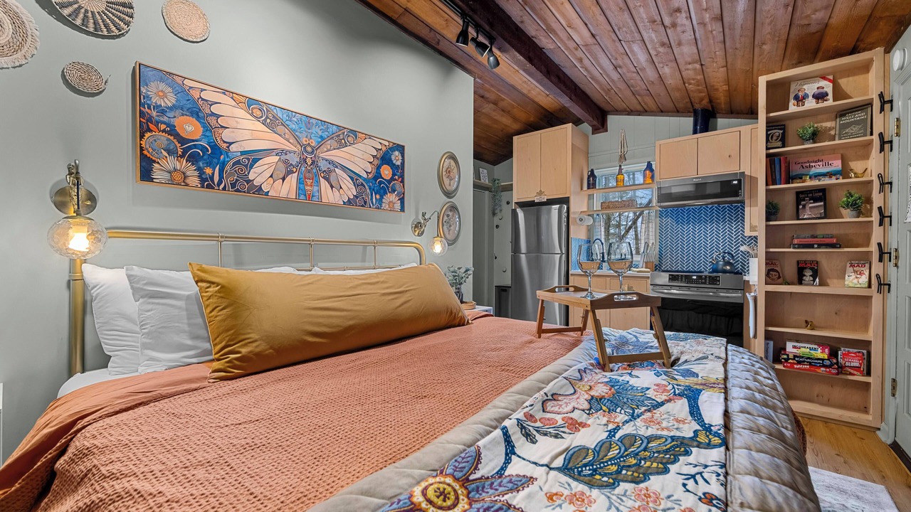 Photo of Bedroom in Weaverville
