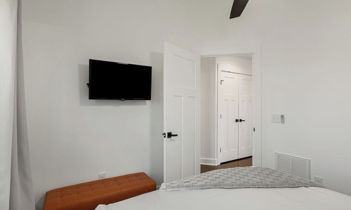 Photo of Bedroom in Woodfin