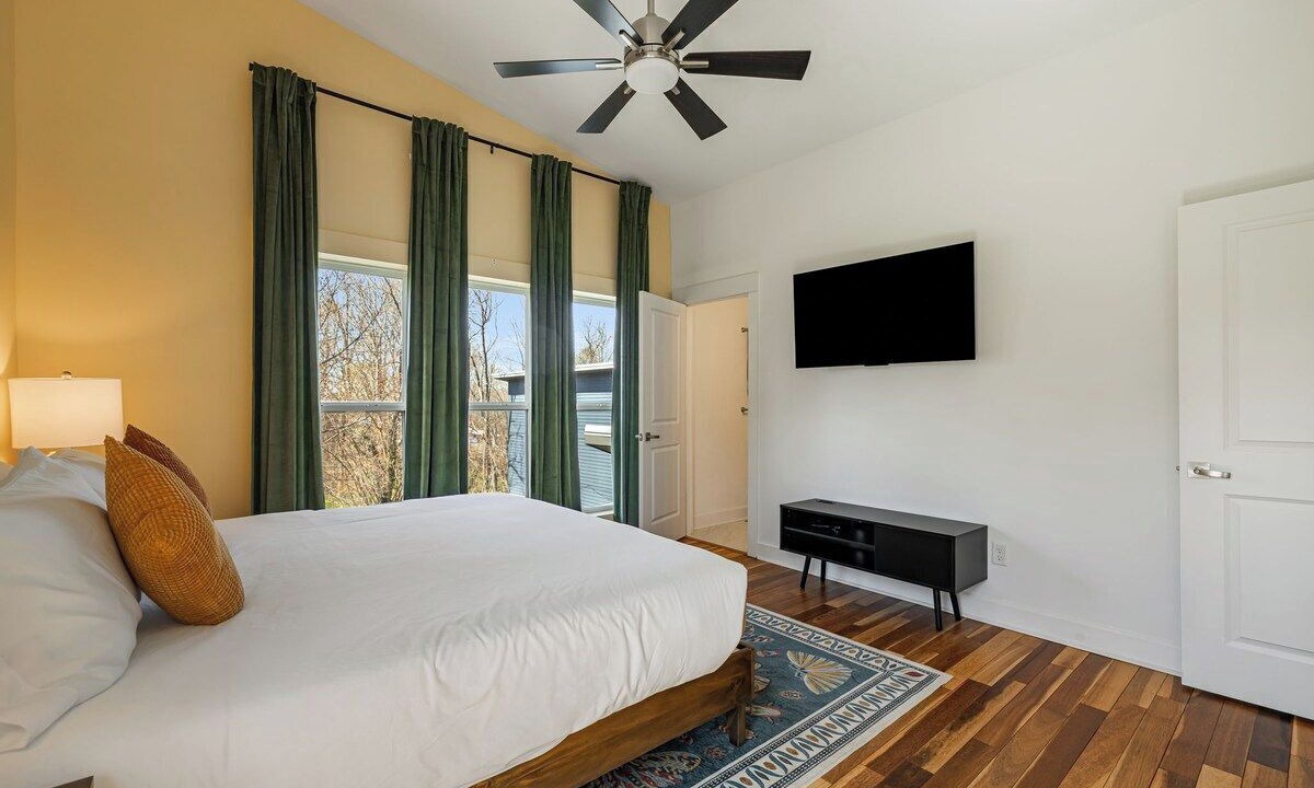 Photo of Bedroom in Woodfin