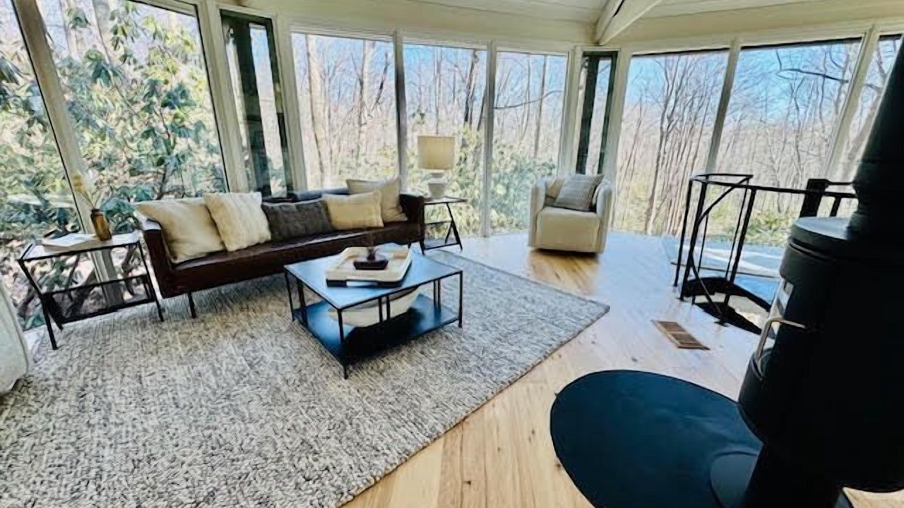 Photo of Livingroom in Hillsville