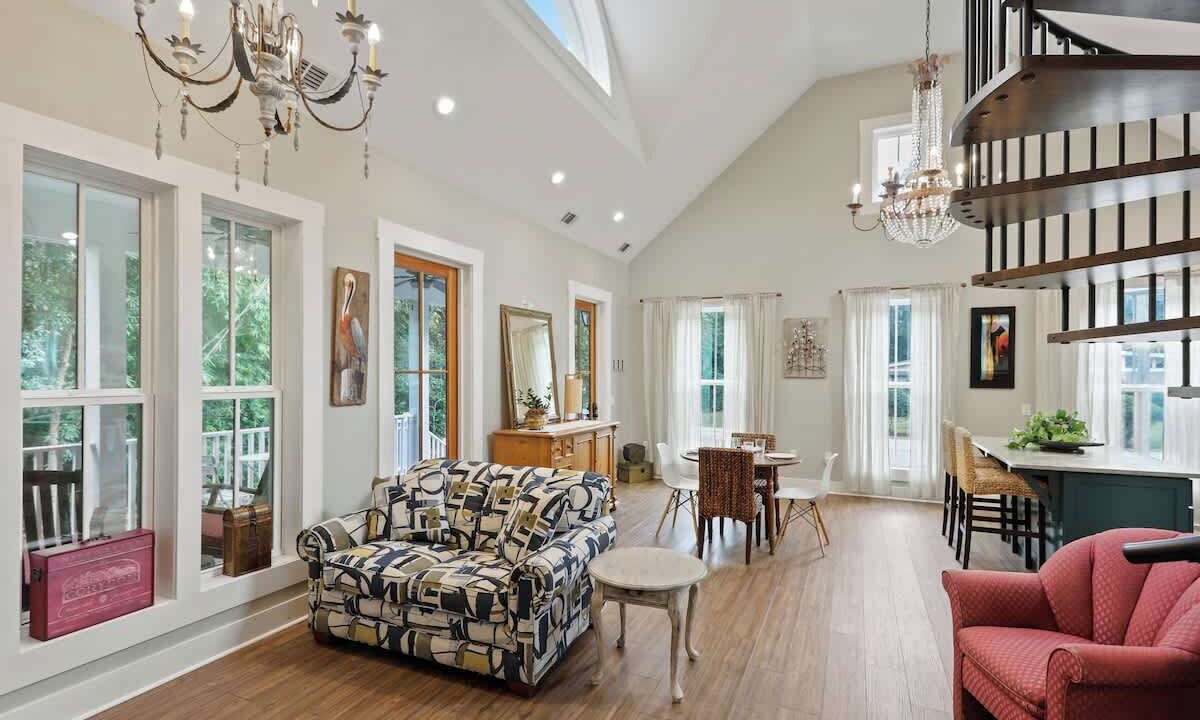 Photo of Livingroom in Isle of Hope Historic District