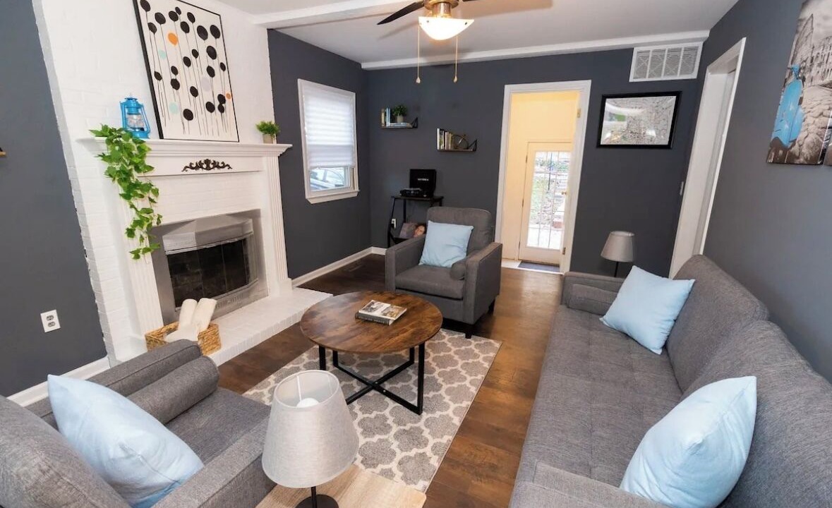 Photo of Livingroom in North Raleigh