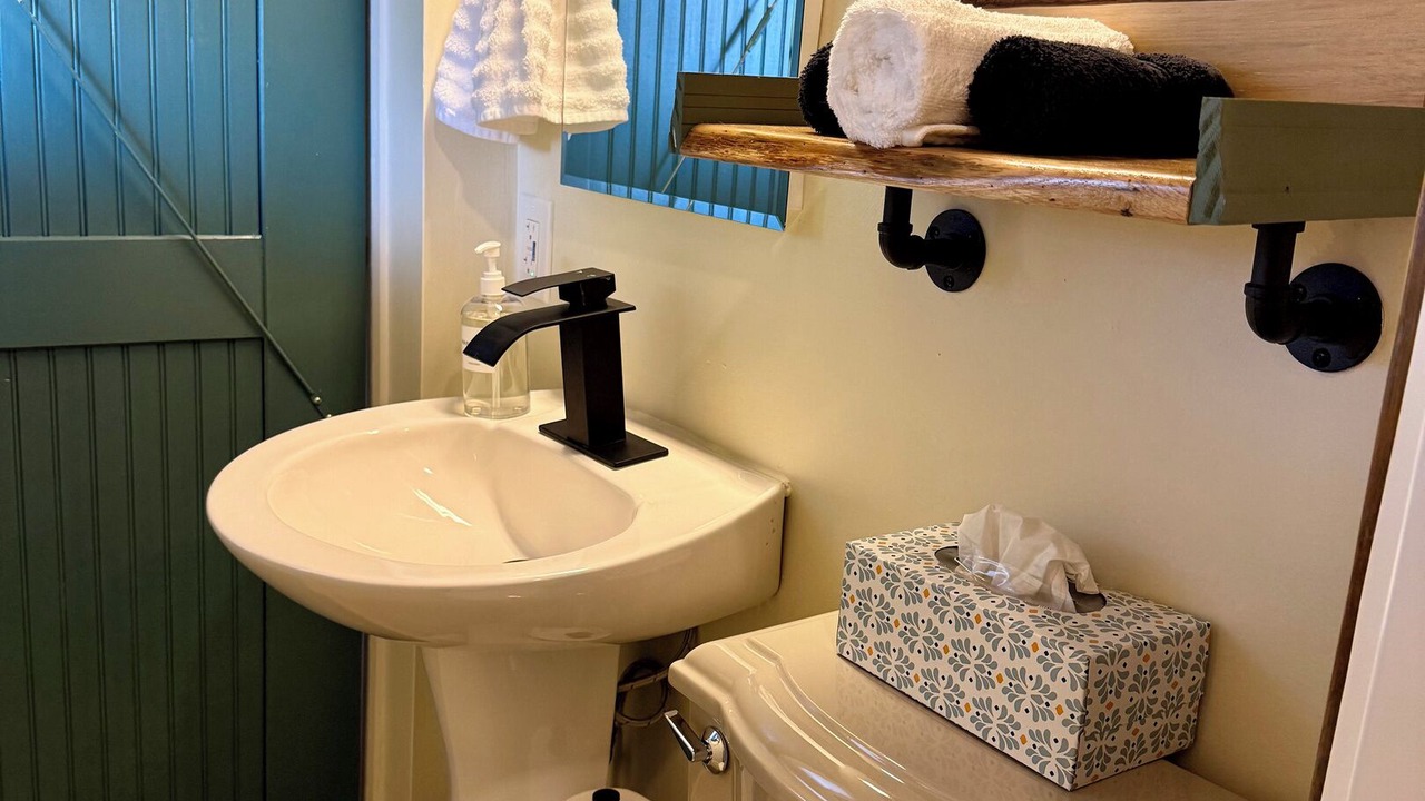 Photo of Bathroom in Laurel Ridge
