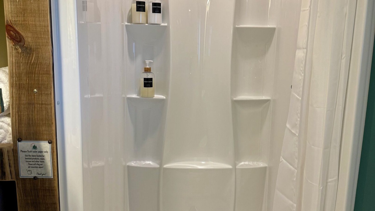 Photo of Bathroom in Laurel Ridge