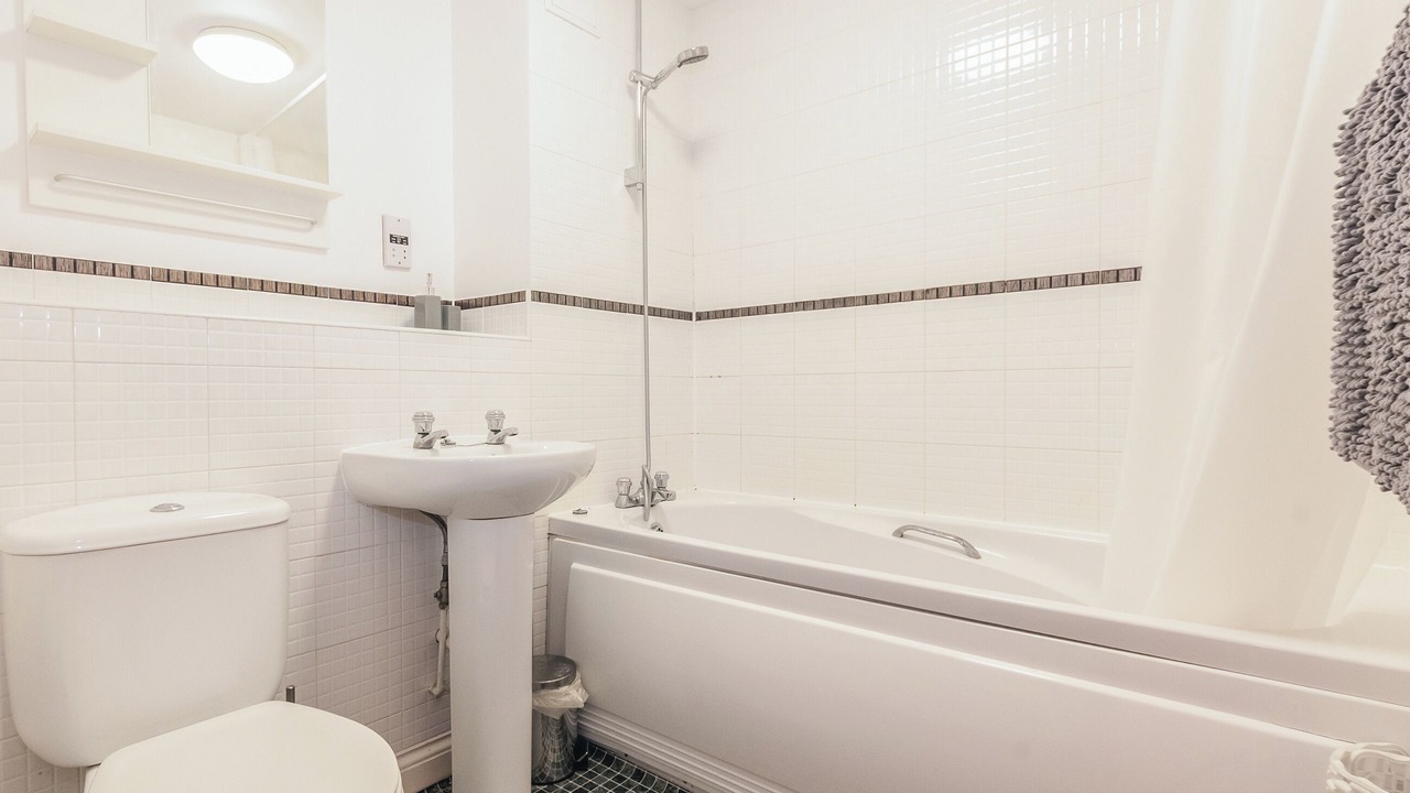 Photo of Bathroom in Southampton City Centre