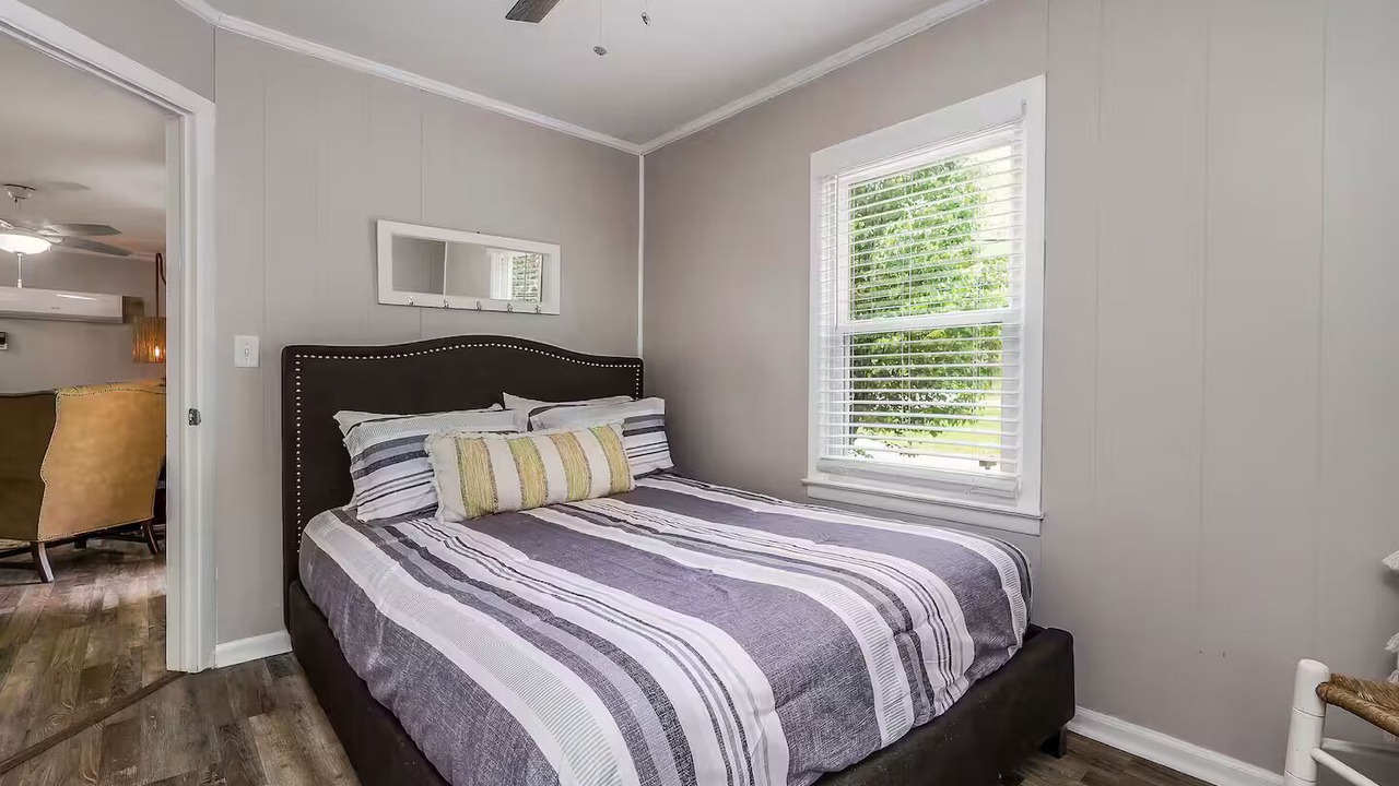 Photo of Bedroom in Smithville