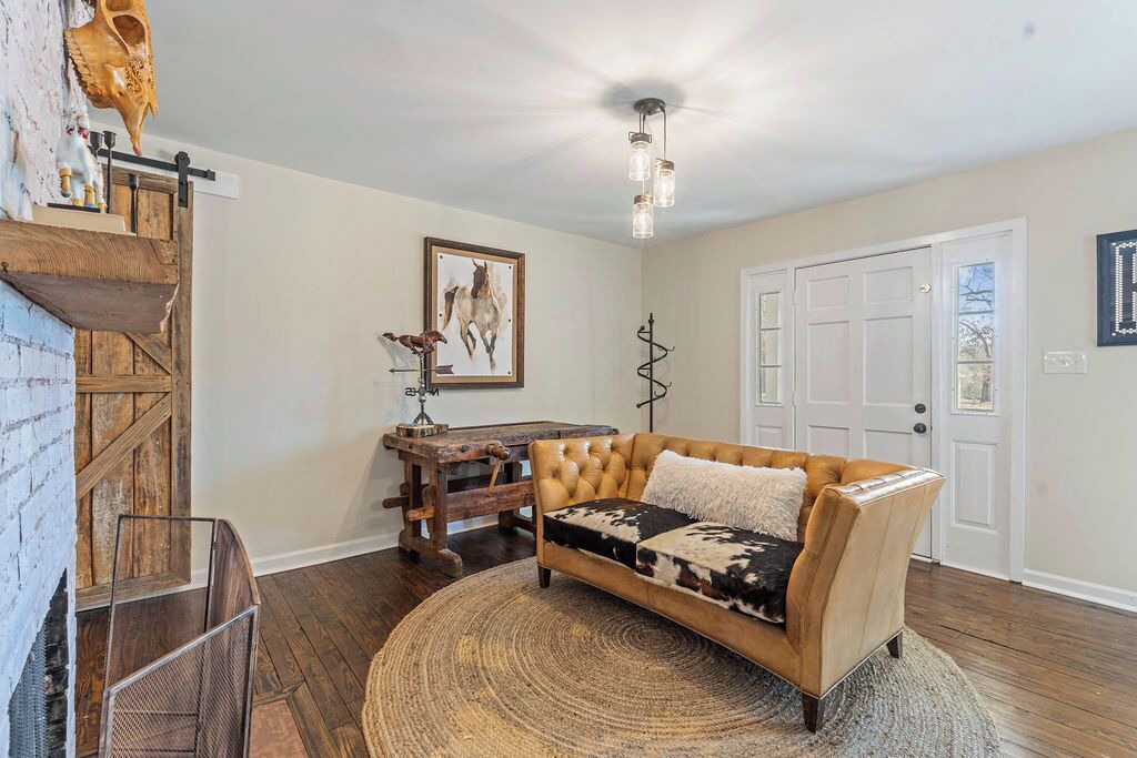 Photo of Livingroom in Peach Orchard