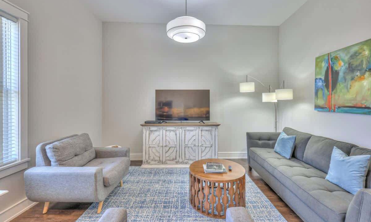Photo of Livingroom in 12 South