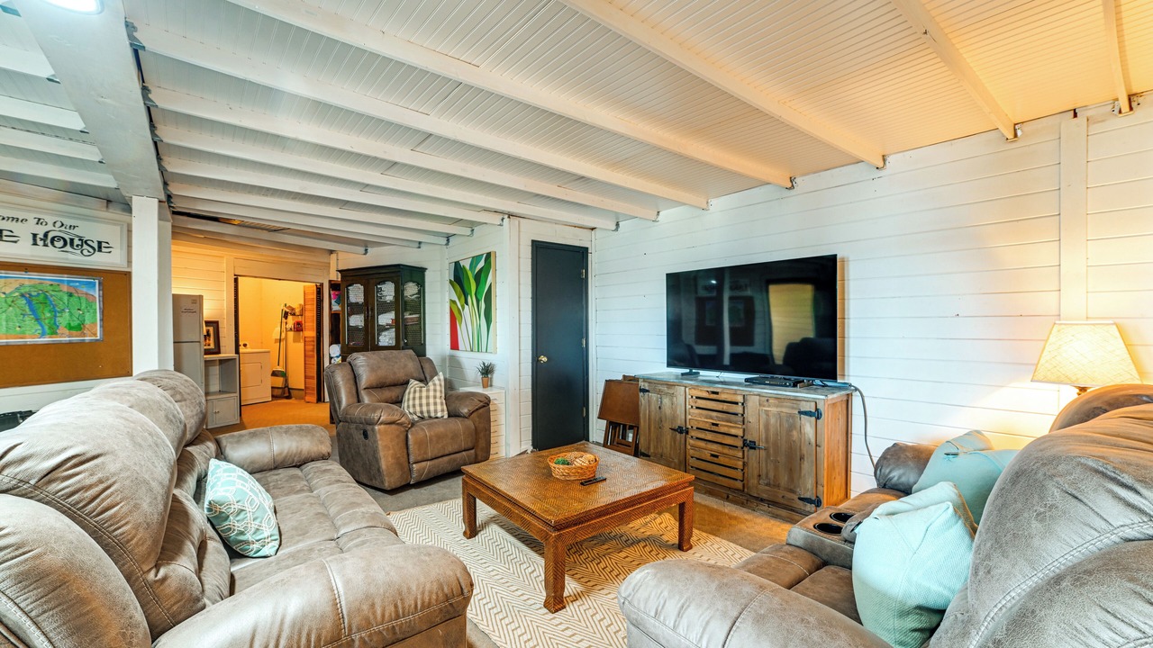 Photo of Livingroom in New Concord