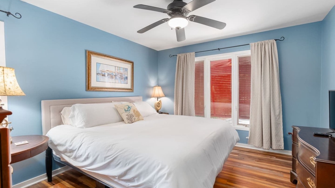 Photo of Bedroom in Pine Knoll Shores