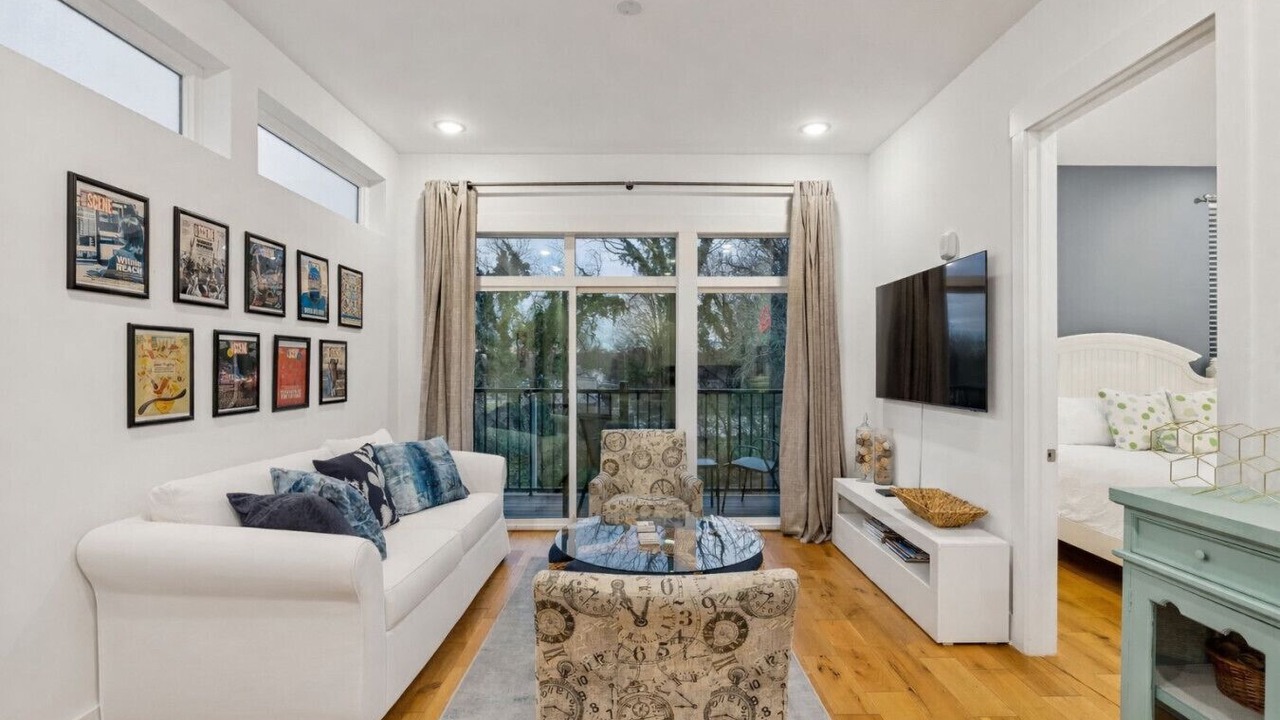 Photo of Bedroom in Inglewood