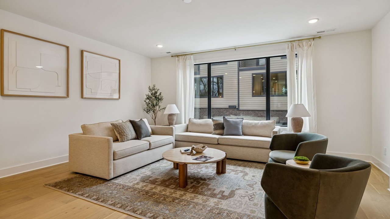 Photo of Livingroom in Hurwood Heights