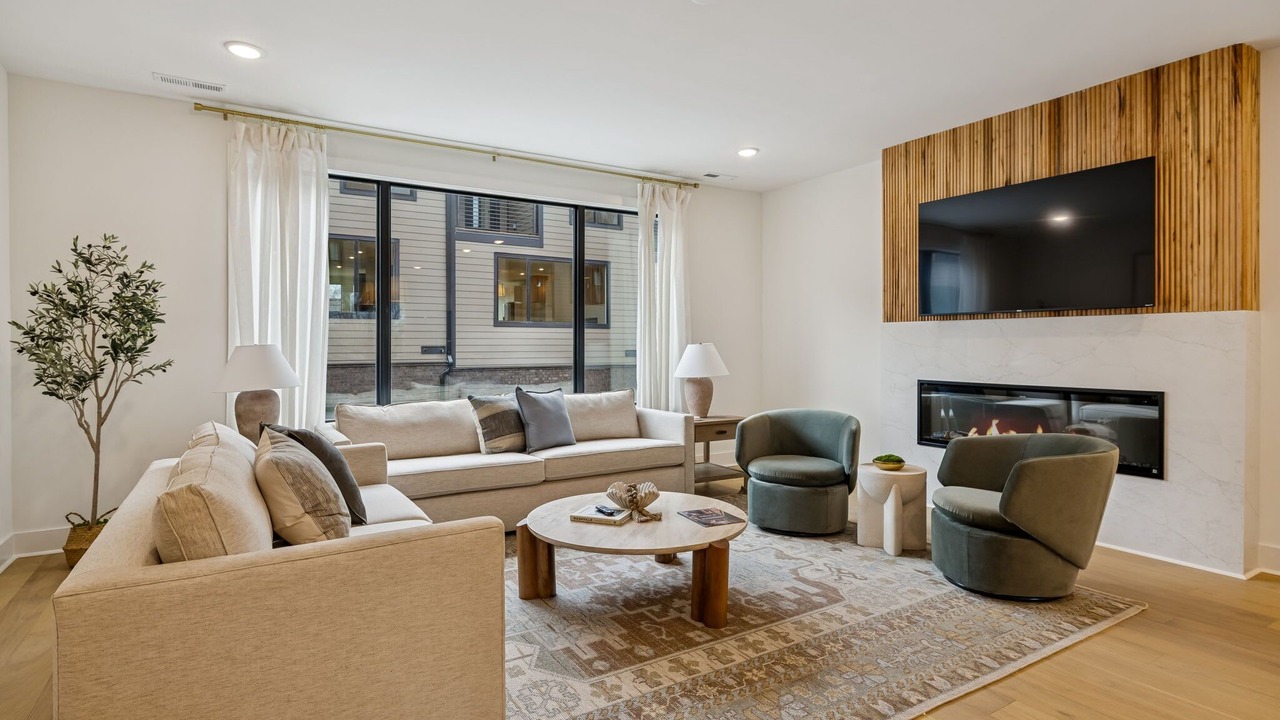 Photo of Livingroom in Hurwood Heights